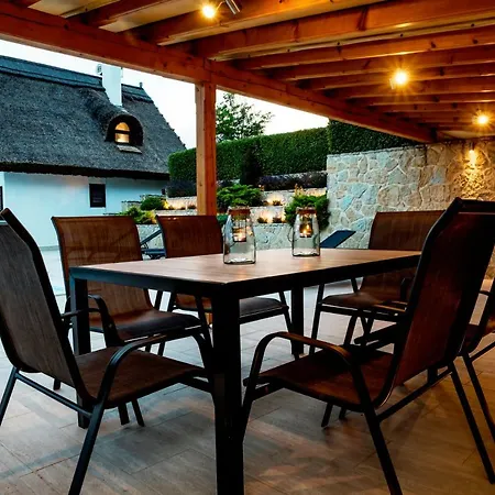 Perla Balaton بيت للعطل تشوباك